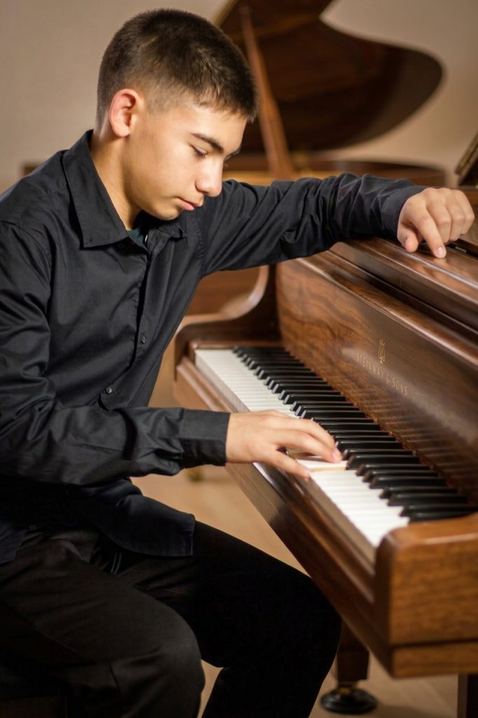 Joan Esteban Sandoval Díaz al piano